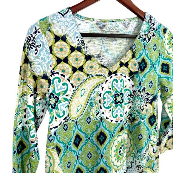 Chicos Sz Small The Ultimate Tee US 4/6 0 Green Blouse Shirt Top Artsy Tropical - Picture 2 of 6